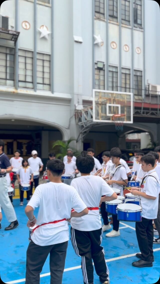 As the tree lights up, we celebrate a season of hope and giving! 

Celebrate your best self with us this Friday, December 6, 2024, at the school quadrangle. 

The Sebastinian Community is enjoined to attend the Eucharistic celebration, followed by a festive ceremony featuring dance and musical performances from our students and lay collaborators.

See you all there, Sebastinians! 

#ChristmasTreeLighting2024
#chrismastreelighting 
#PaskongSebastino 
#SSCRMNL
#bravobaste